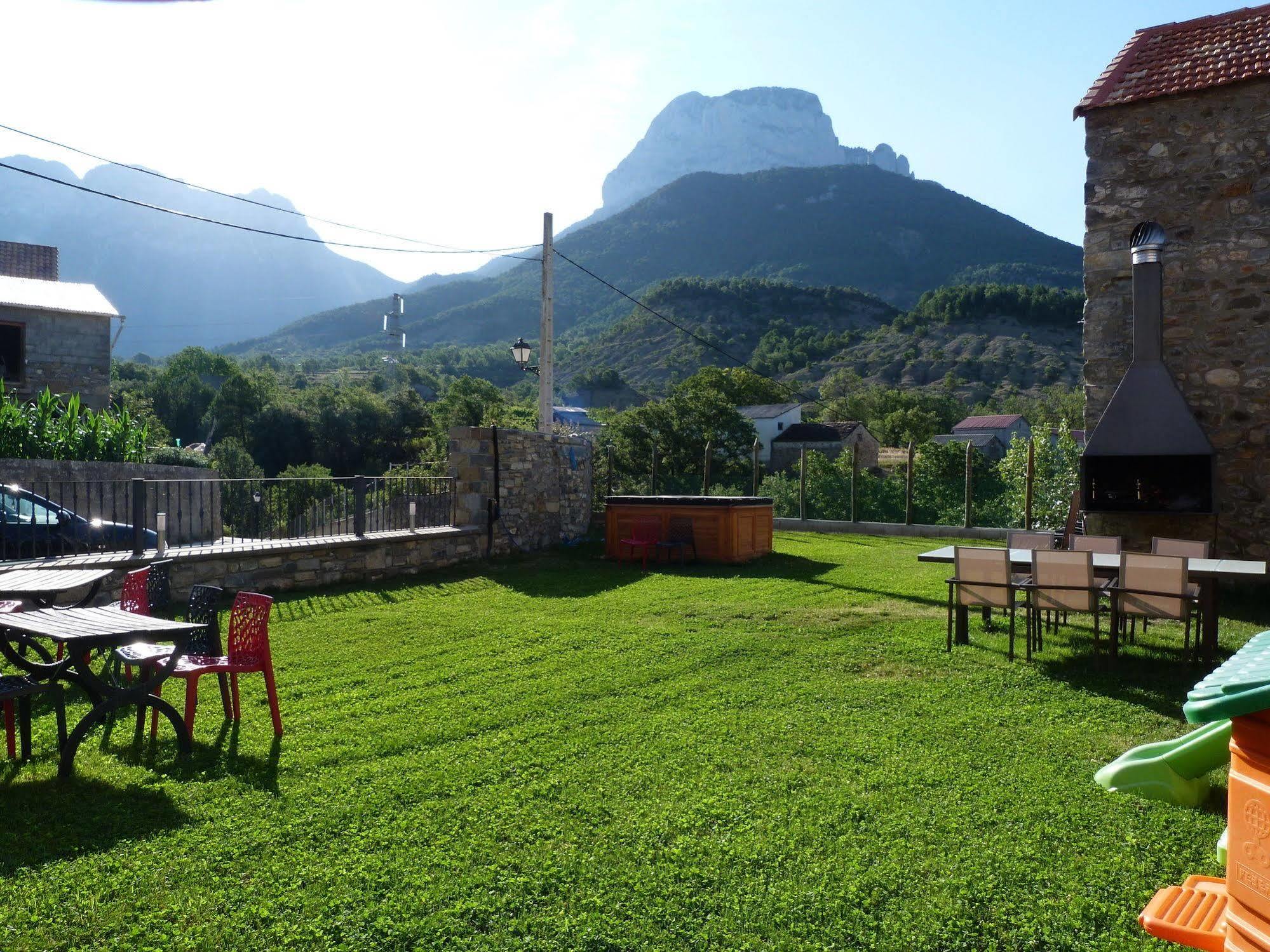 Apartamentos Puerta De Ordesa Laspuna Екстер'єр фото