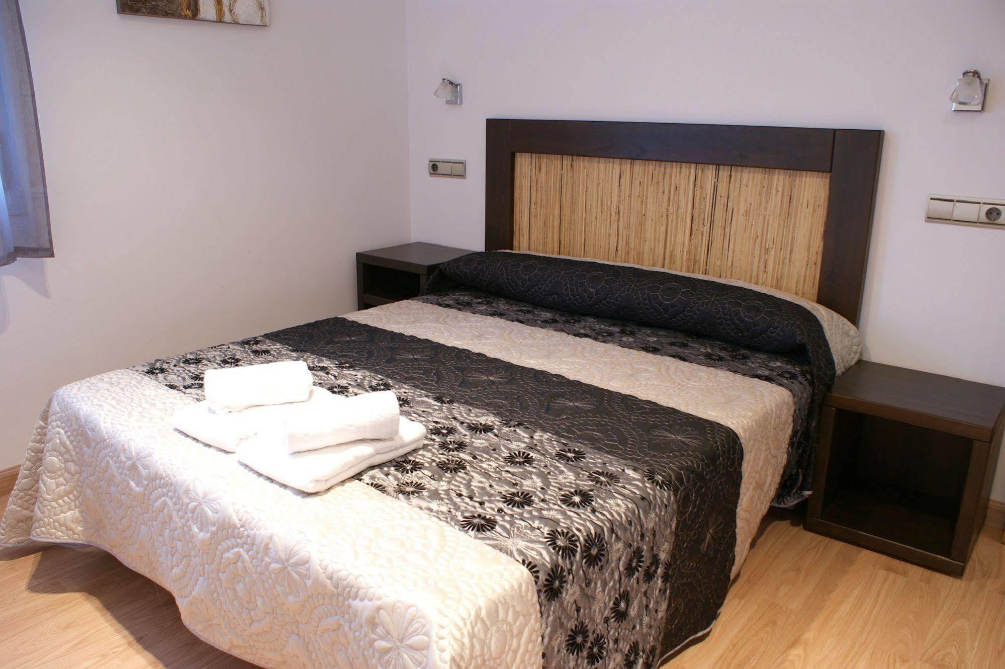 Apartamentos Puerta De Ordesa Laspuna Екстер'єр фото